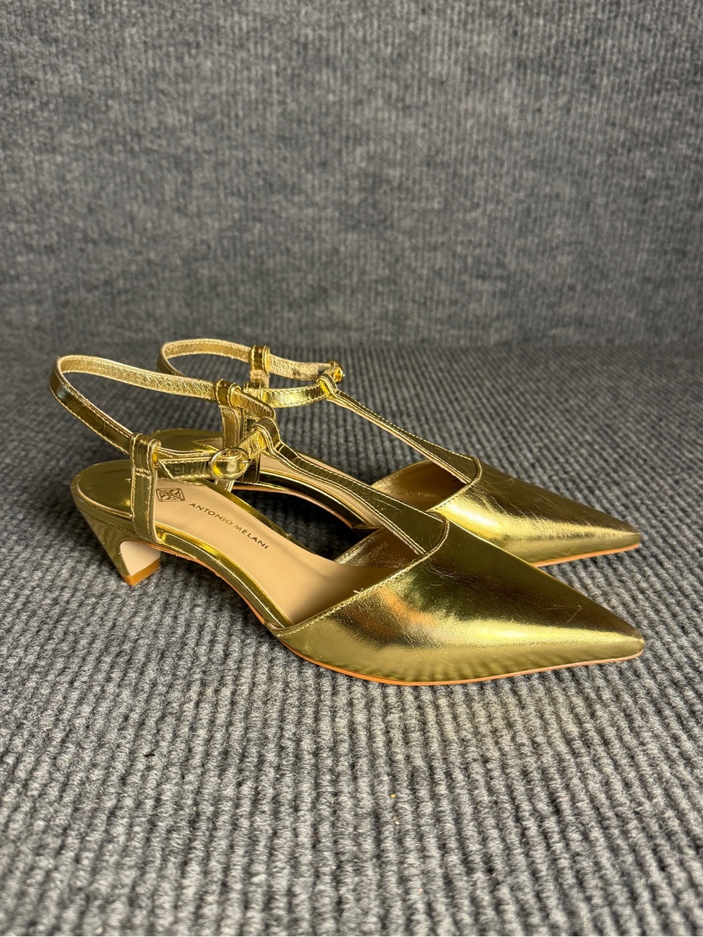 Antonio Melani Metallic Gold Pointed Toe T-Strap Kitten Heels Size 7 NWOB